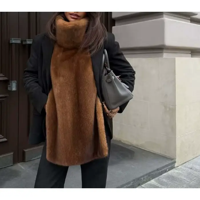 Gilet en fourrure polyester à col roulé uni pour femmes style décontracté hiver 2025 occassions spéciales confort chaleur elegance