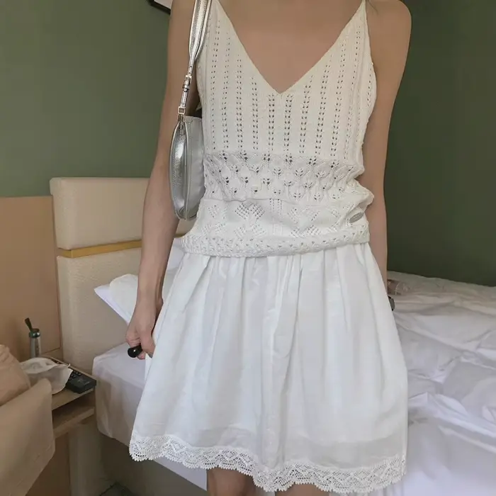 Nouveau Gilet Tricoté Blanc en Crochet à Col V et Dos Nu pour Femme – Collection Printemps 2026