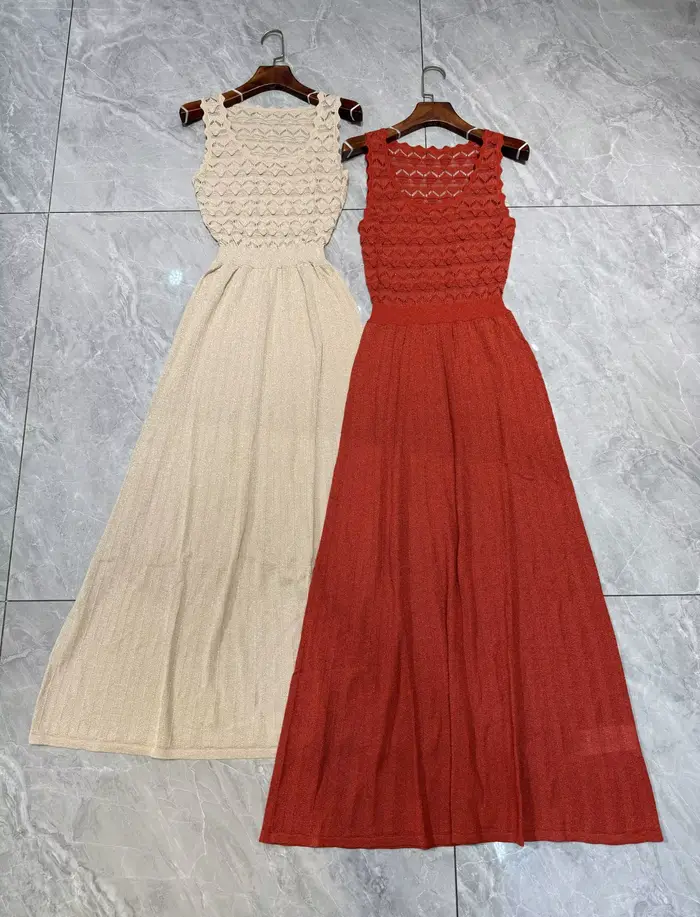 Robe longue en tricot métallique à col rond et manches longues pour femmes