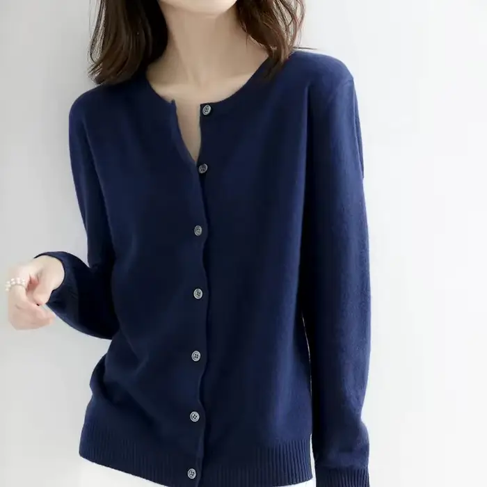 Cardigan amincissant à col rond pour femmes