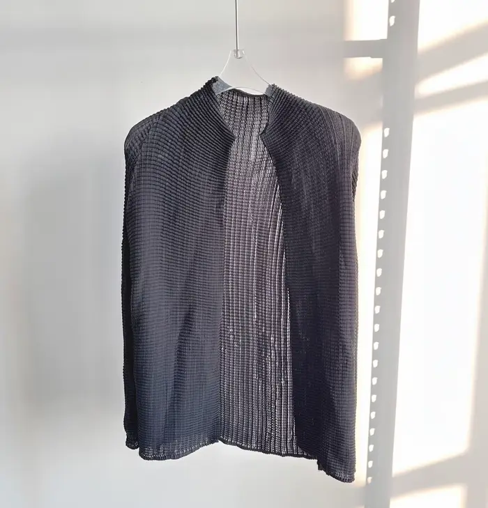 Cardigan plissé blanc Miyake