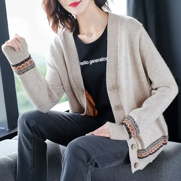 Petit pull tricoté en Jacquard à col en v pour femme