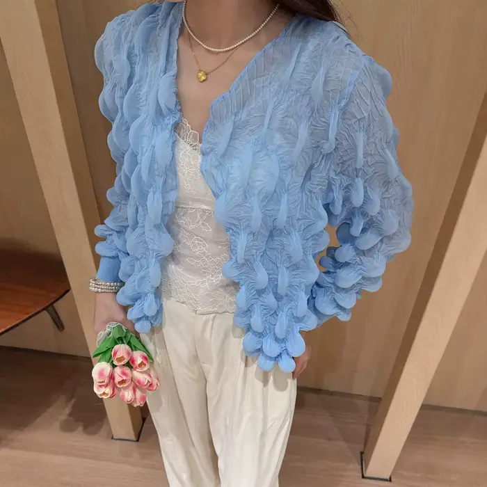 Un cardigan élégant, ample