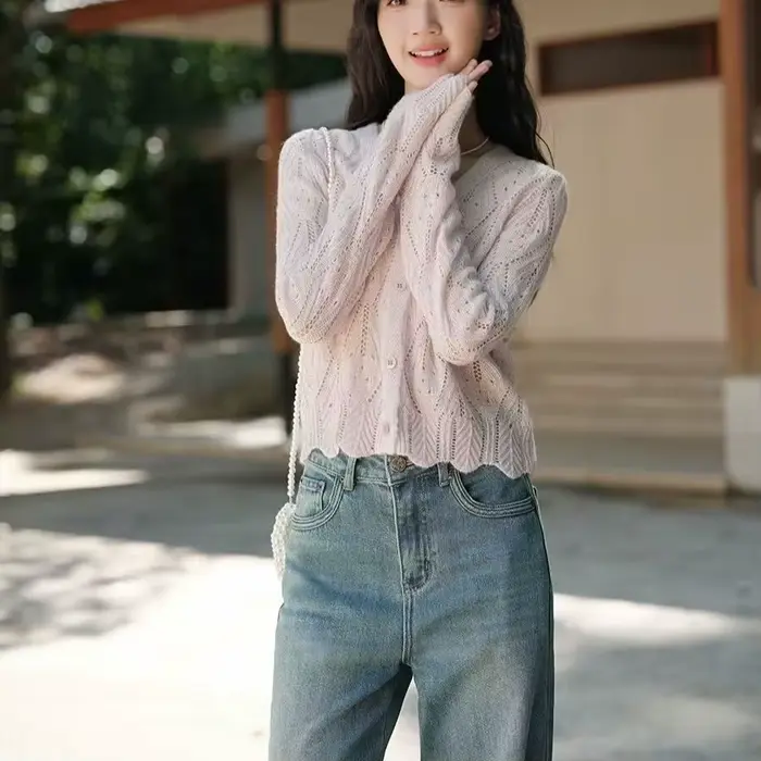 Cardigan en tricot rose ajouré pour femme