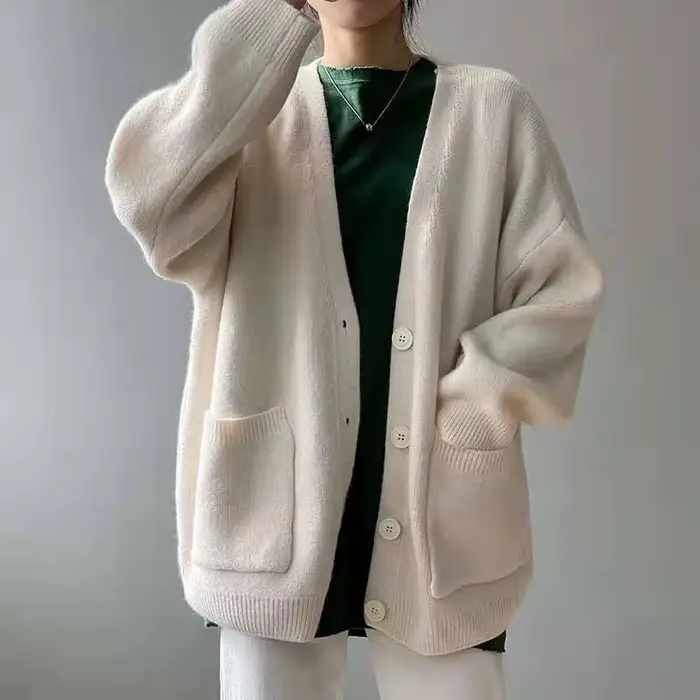 Cardigan tricoté en polyester ample et décontracté pour femmes, élégant et confortable pour les occasions automnales et hivernales