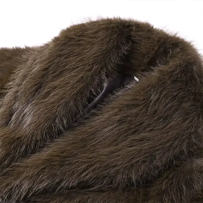 Manteau de fourrure pointu teint avec fermeture éclair pour femme