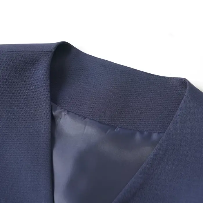 Gilet court à col en V et simple boutonnage pour femme