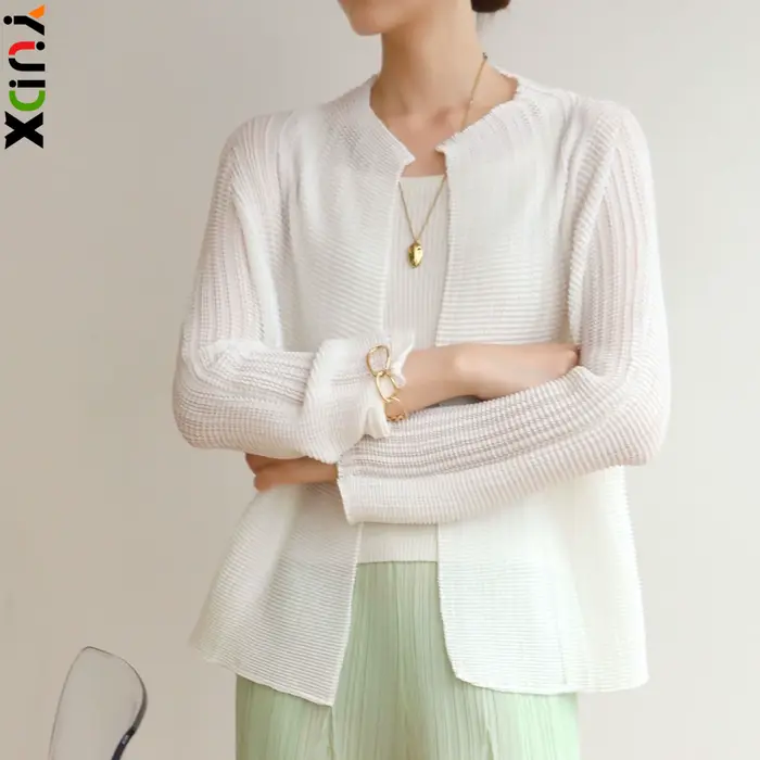 Cardigan plissé blanc Miyake