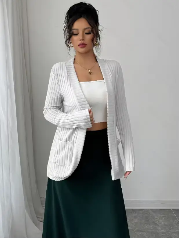 Cardigan en tricot côtelé blanc pour femme, pull à manches longues avec détail poche ouverte sur le 